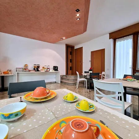 לינה וארוחת בוקר Iris *